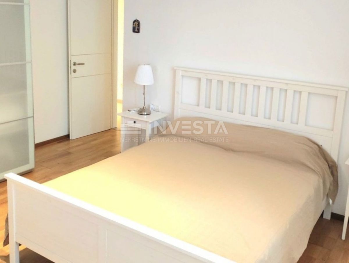 Luksuzno stanovanje na mirni lokaciji