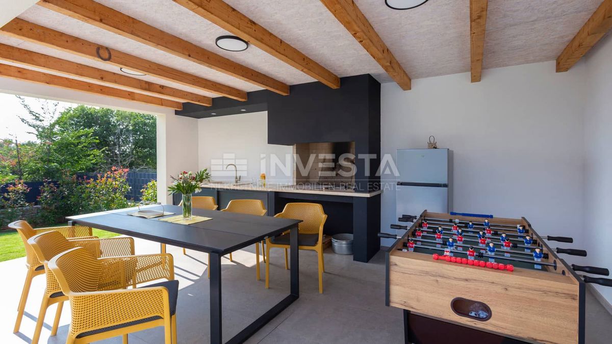 Okolica Svetvinčenta, Moderna vila z bazenom, novogradnja