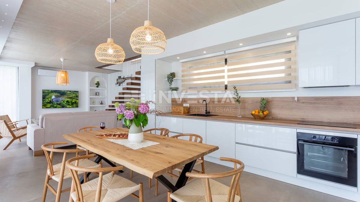 Okolica Svetvinčenta, Moderna vila z bazenom, novogradnja