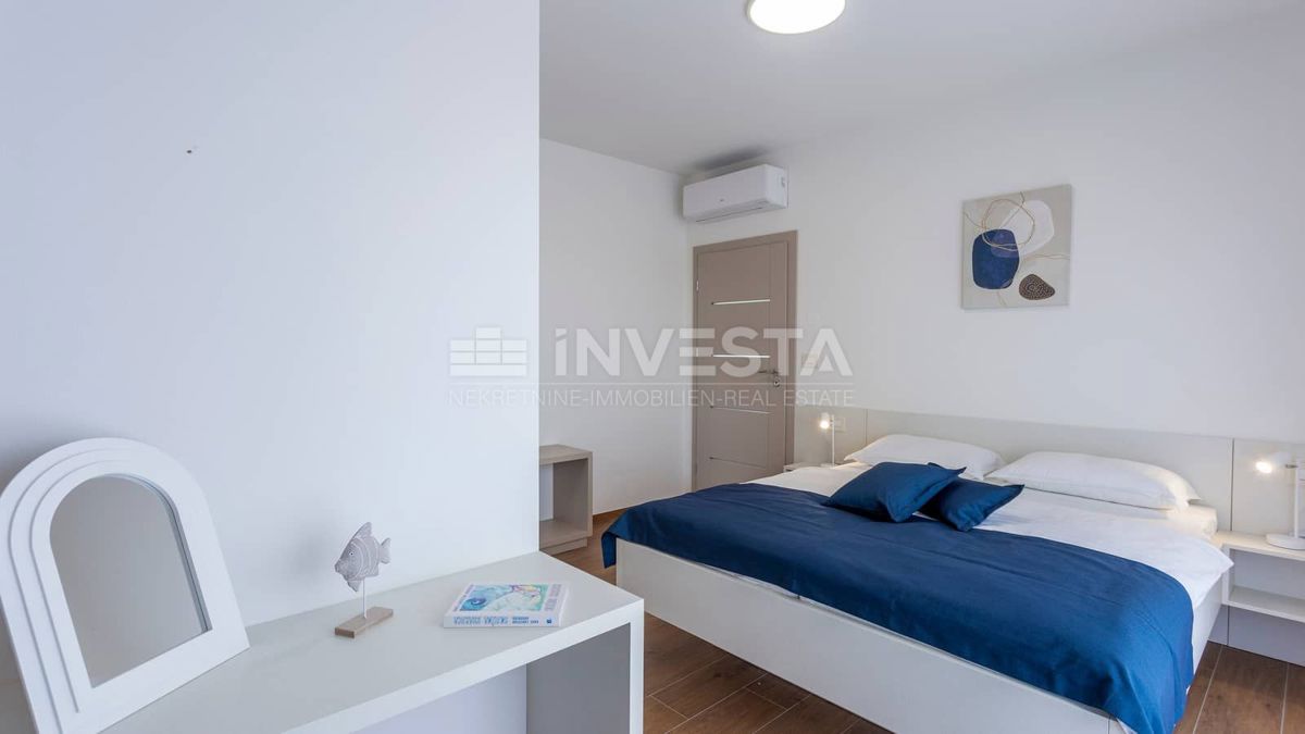 Okolica Svetvinčenta, Moderna vila z bazenom, novogradnja