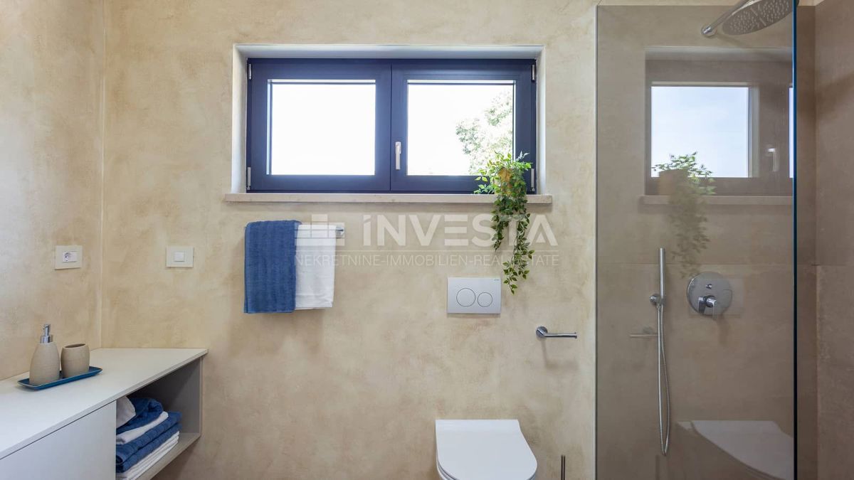 Okolica Svetvinčenta, Moderna vila z bazenom, novogradnja