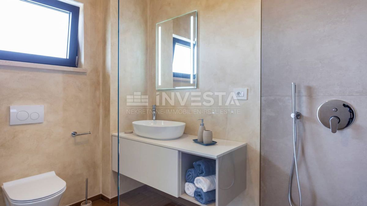 Okolica Svetvinčenta, Moderna vila z bazenom, novogradnja