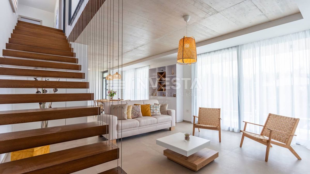 Okolica Svetvinčenta, Moderna vila z bazenom, novogradnja