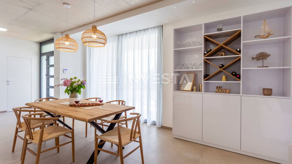 Okolica Svetvinčenta, Moderna vila z bazenom, novogradnja