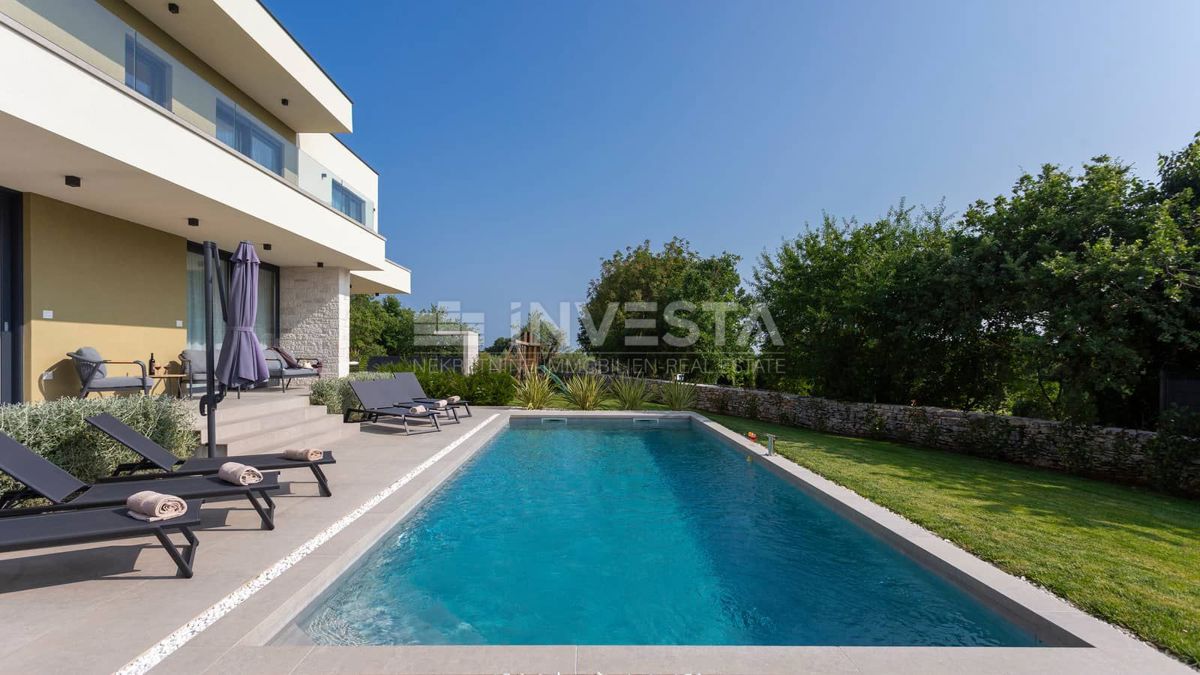 Okolica Svetvinčenta, Moderna vila z bazenom, novogradnja