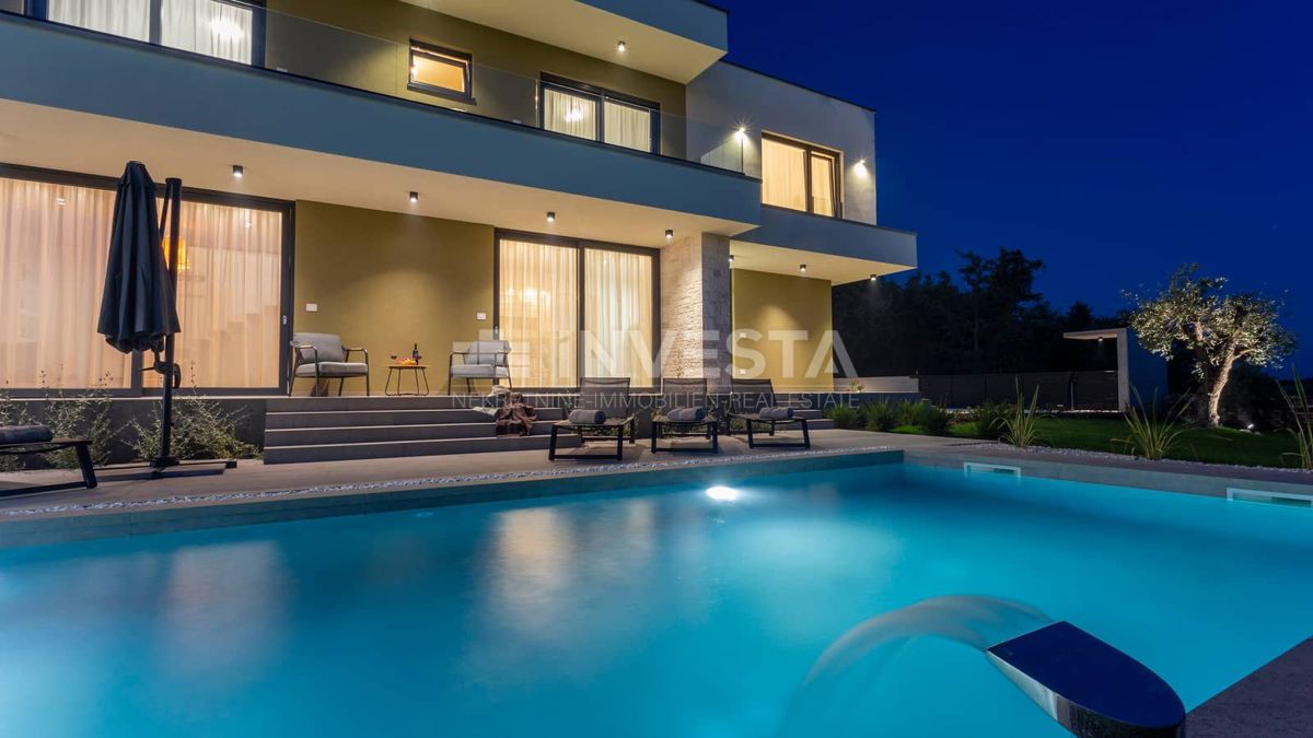 Okolica Svetvinčenta, Moderna vila z bazenom, novogradnja