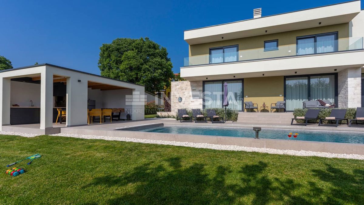 Okolica Svetvinčenta, Moderna vila z bazenom, novogradnja