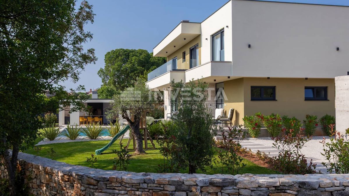 Okolica Svetvinčenta, Moderna vila z bazenom, novogradnja