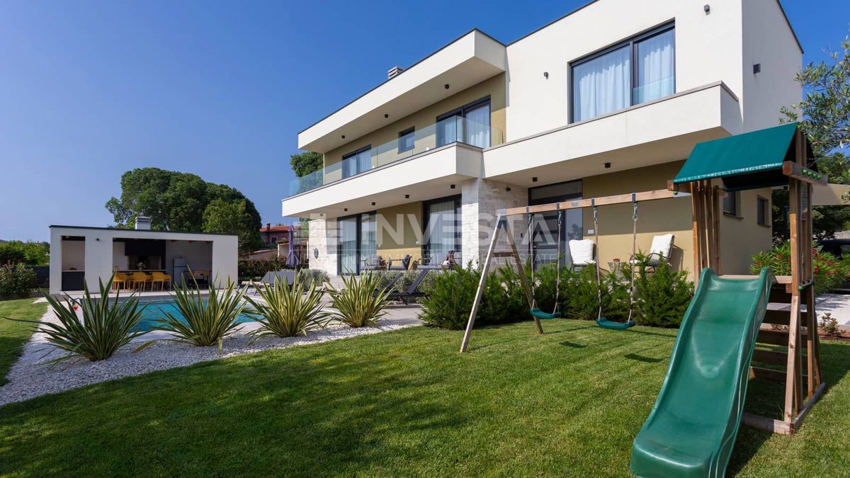 Okolica Svetvinčenta, Moderna vila z bazenom, novogradnja