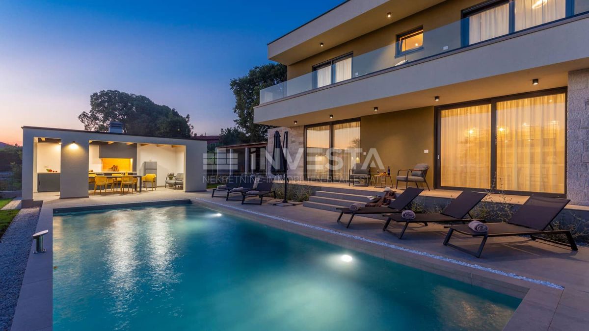 Okolica Svetvinčenta, Moderna vila z bazenom, novogradnja