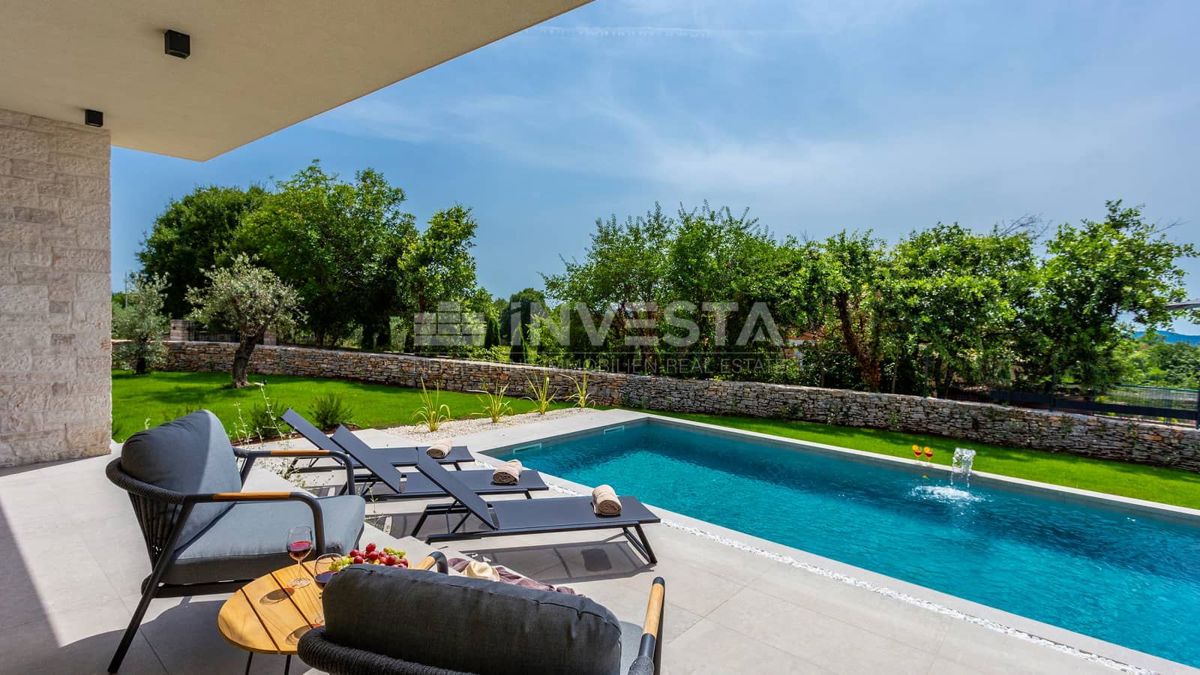 Okolica Svetvinčenta, Moderna vila z bazenom, novogradnja