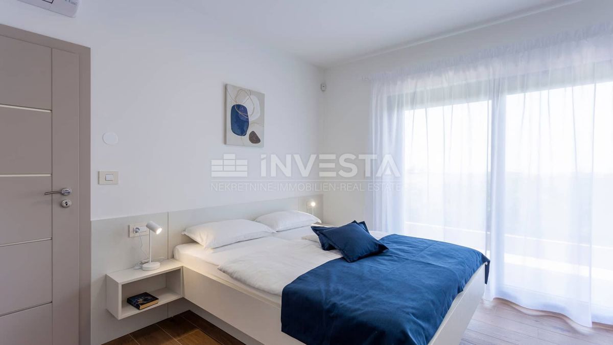 Okolica Svetvinčenta, Moderna vila z bazenom, novogradnja