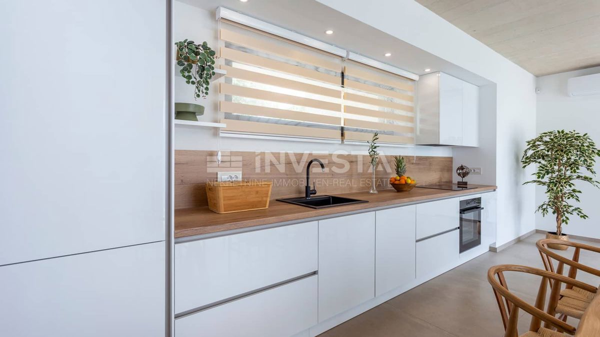 Okolica Svetvinčenta, Moderna vila z bazenom, novogradnja