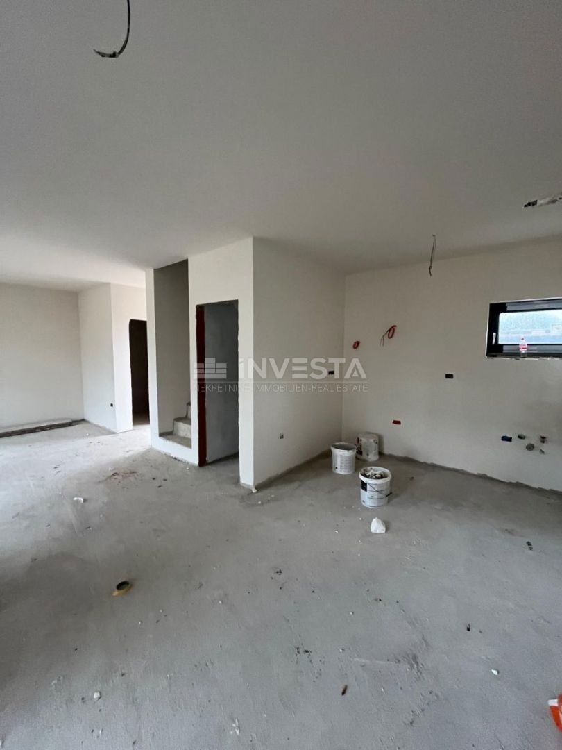 Premantura, novozgrajeni stanovi z vrtom, blizu centra in morja