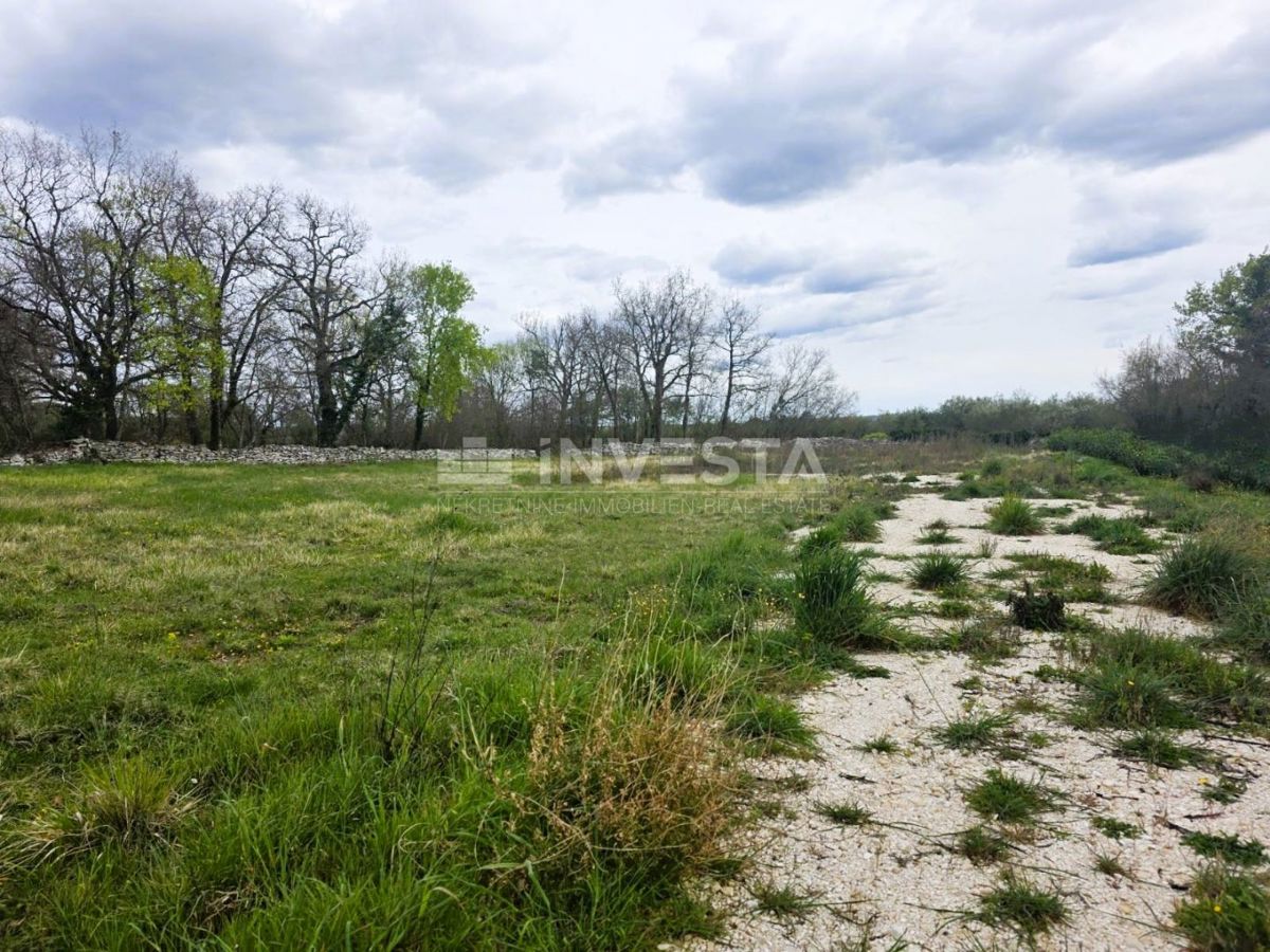 Zemljišče Kanfanar, 661m2