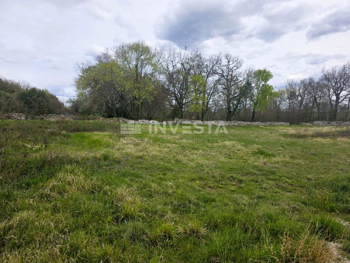 Zemljišče Kanfanar, 661m2