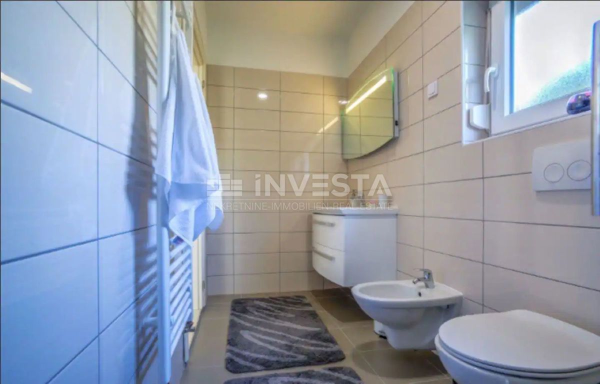 Pula, kakovostna družinska hiša 220m2 s bazenom