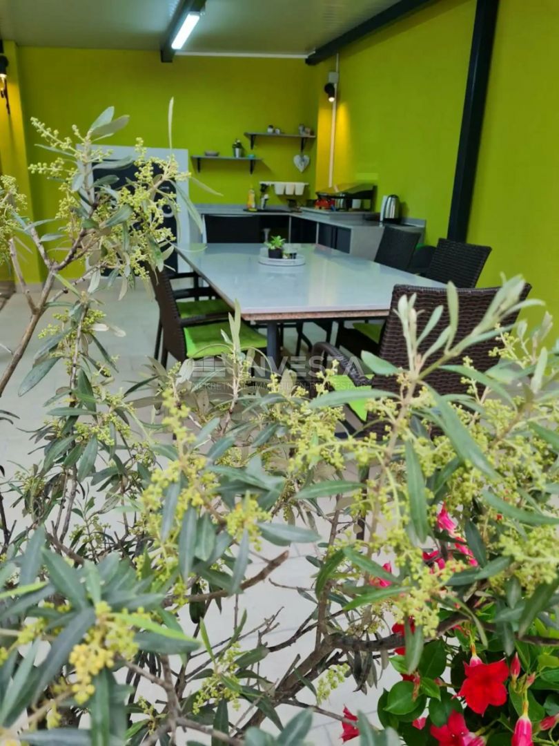 Pula, kakovostna družinska hiša 220m2 s bazenom