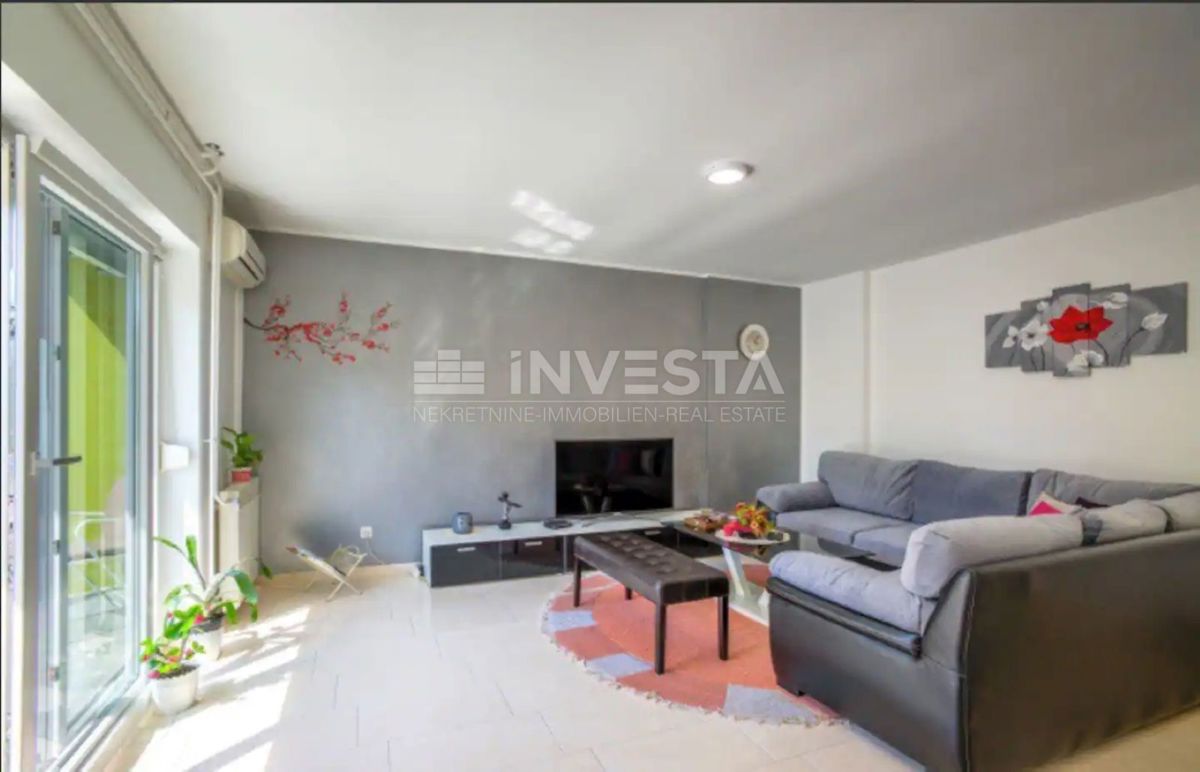 Pula, kakovostna družinska hiša 220m2 s bazenom