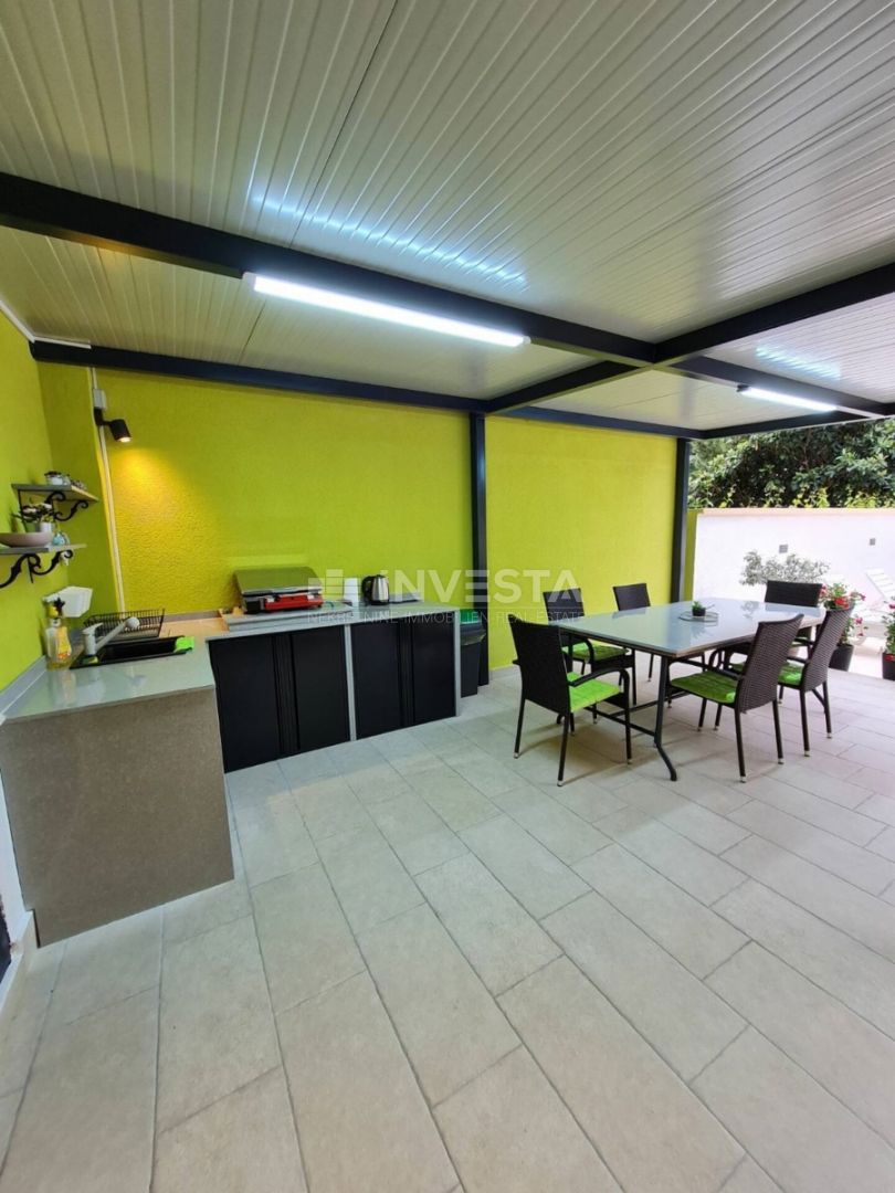Pula, kakovostna družinska hiša 220m2 s bazenom