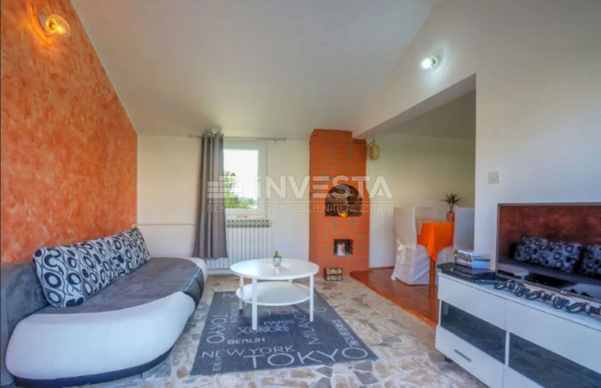 Pula, kakovostna družinska hiša 220m2 s bazenom