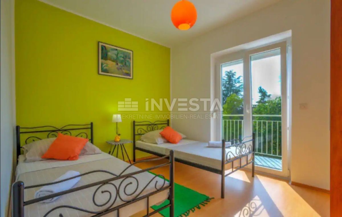Pula, kakovostna družinska hiša 220m2 s bazenom