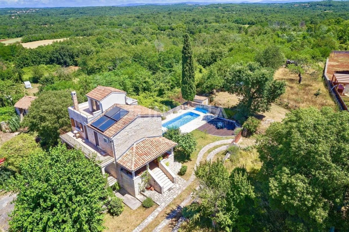 Okolica Poreča, avtohtona istrska počitniška hiša, prostoren vrt