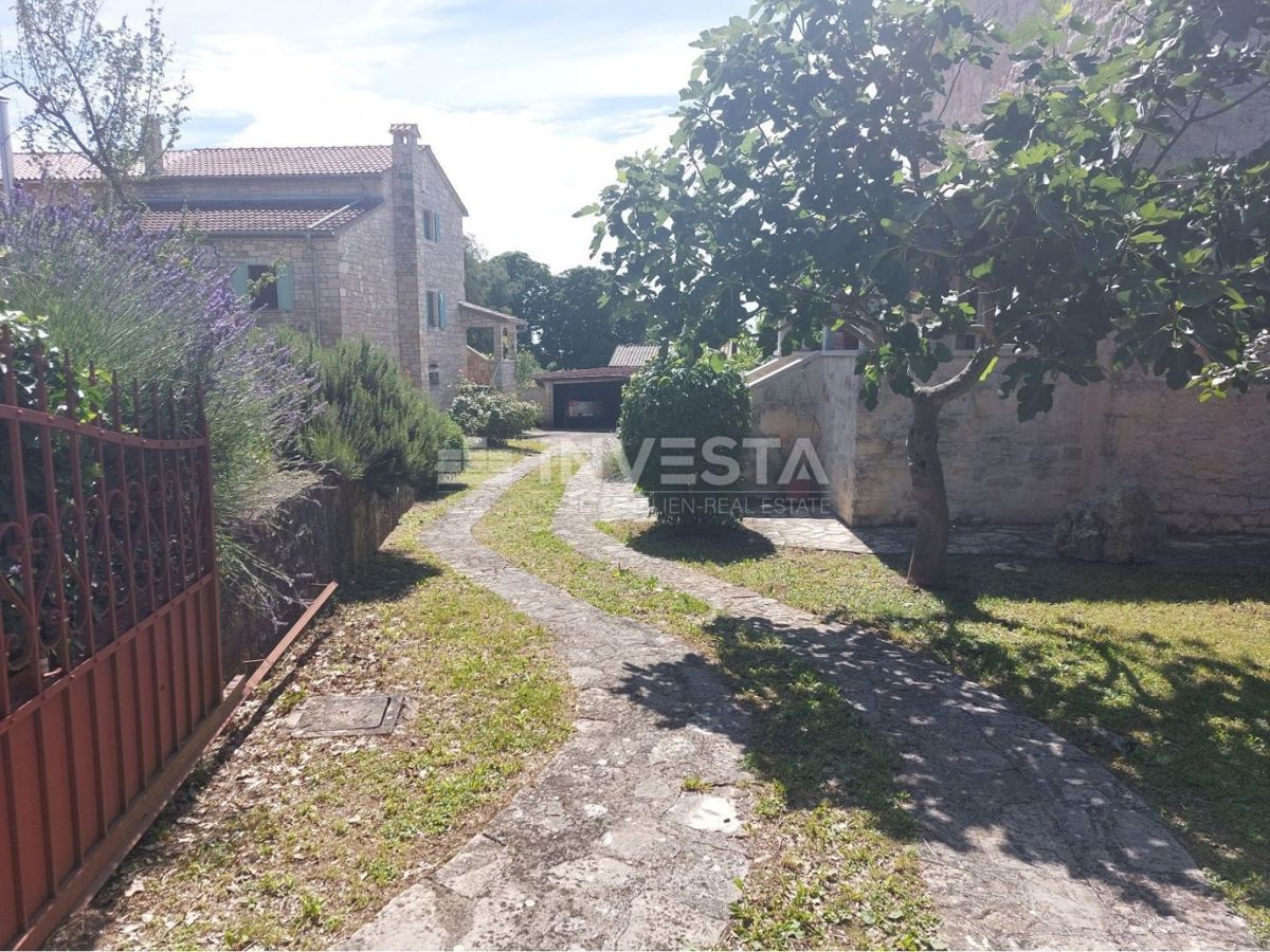 Okolica Poreča, avtohtona istrska počitniška hiša, prostoren vrt
