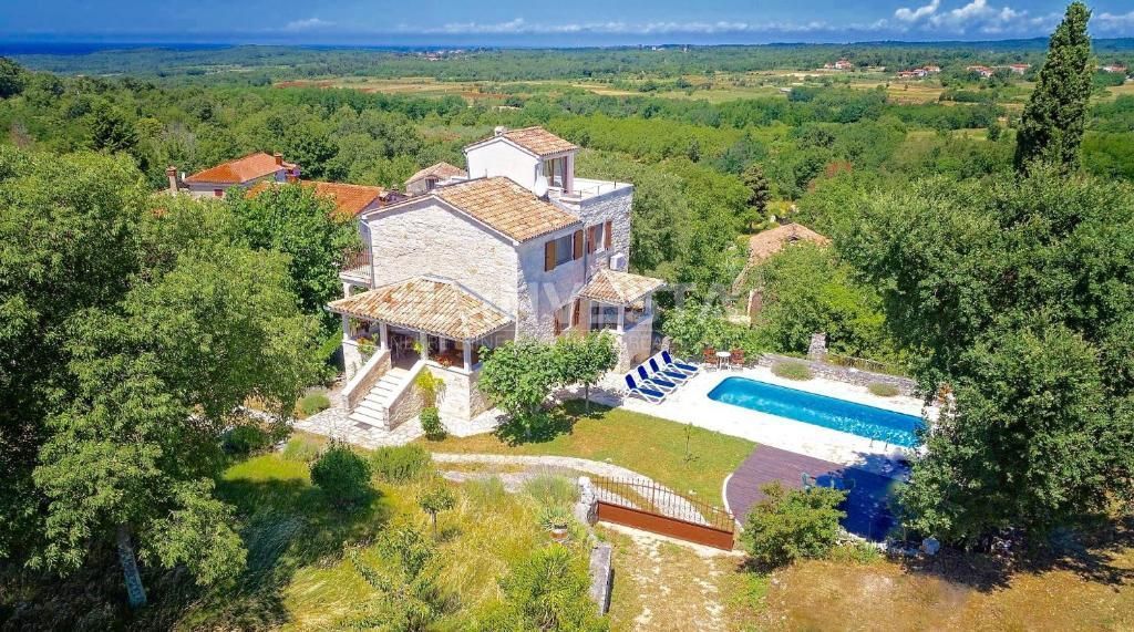 Okolica Poreča, avtohtona istrska počitniška hiša, prostoren vrt