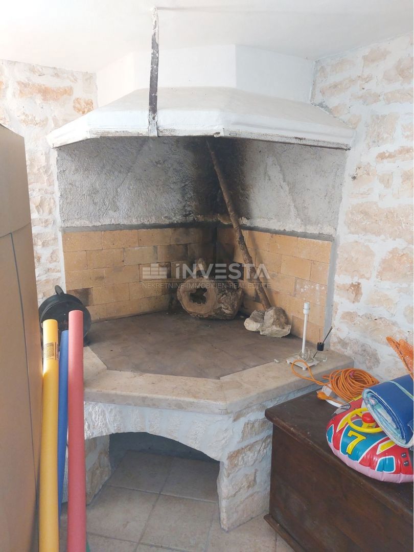Okolica Poreča, avtohtona istrska počitniška hiša, prostoren vrt