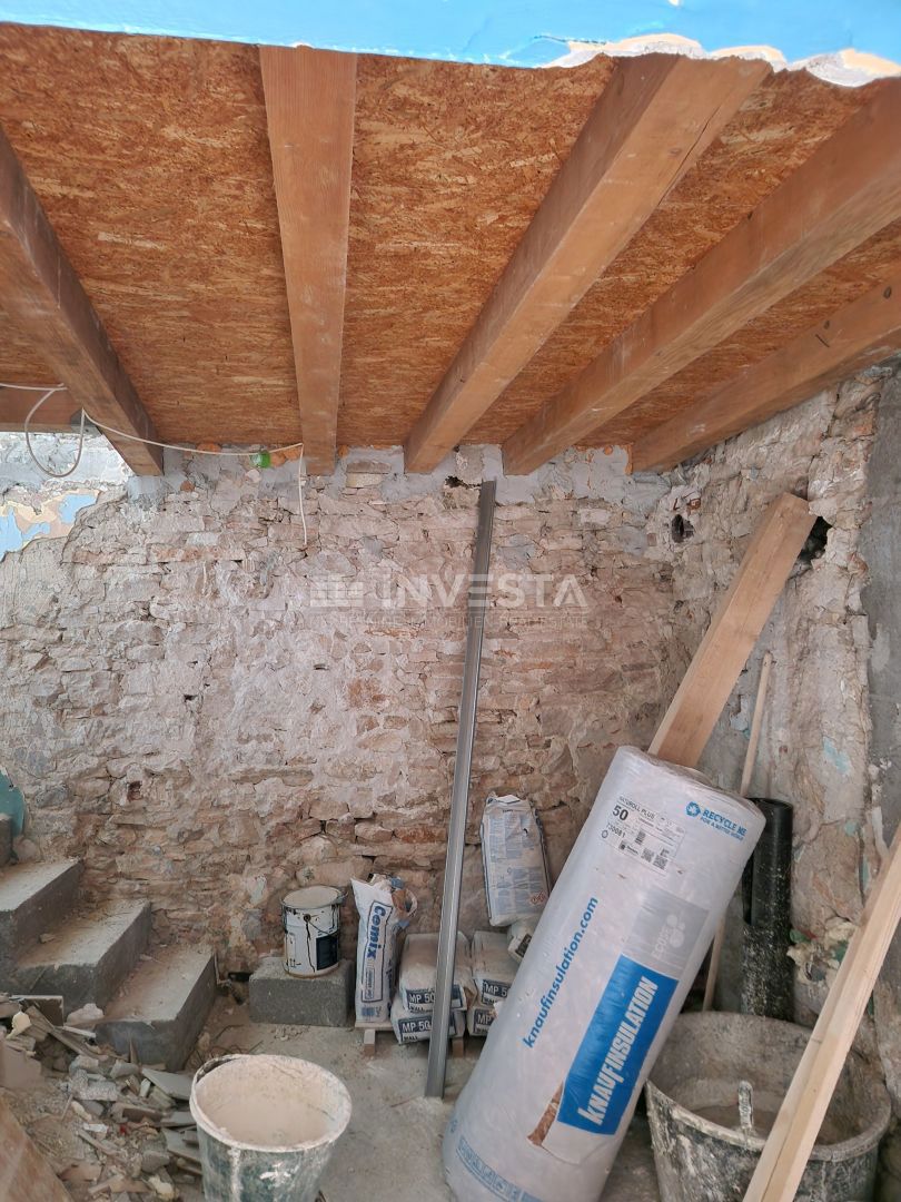Ližnjan, hiša 85 m2 v fazi prenove