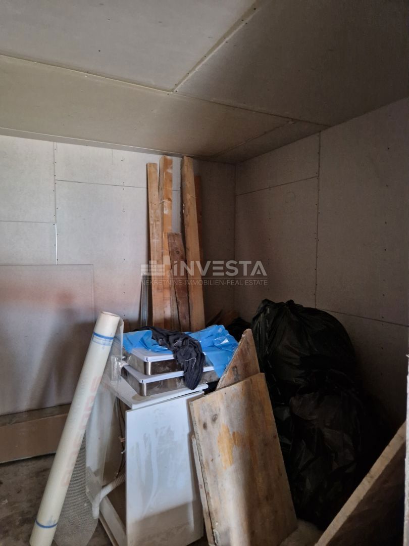 Ližnjan, hiša 85 m2 v fazi prenove