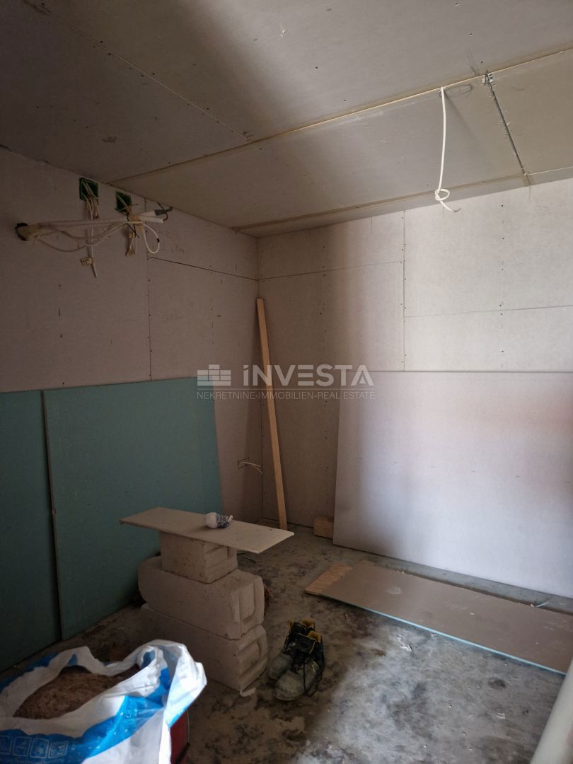 Ližnjan, hiša 85 m2 v fazi prenove