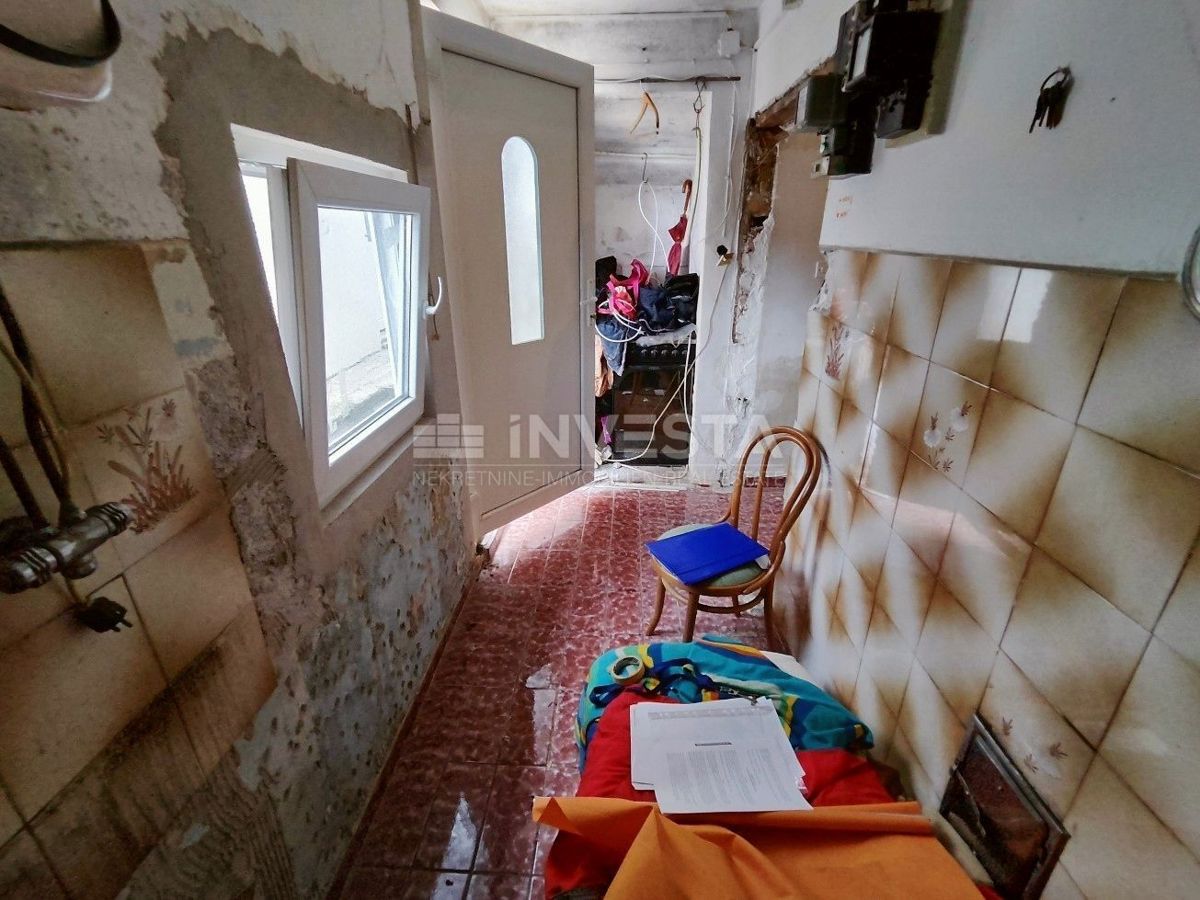 Pula, Šijana, stanovanje za obnovo 39 m2 s 128 m2 dvorišča
