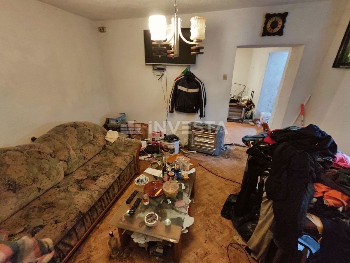 Pula, Šijana, stanovanje za obnovo 39 m2 s 128 m2 dvorišča