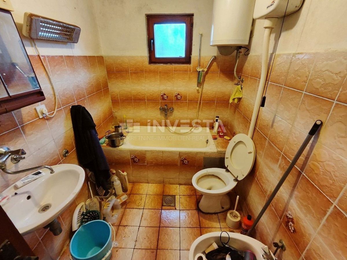 Pula, Šijana, stanovanje za obnovo 39 m2 s 128 m2 dvorišča