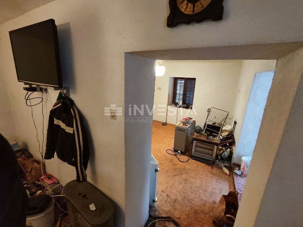 Pula, Šijana, stanovanje za obnovo 39 m2 s 128 m2 dvorišča