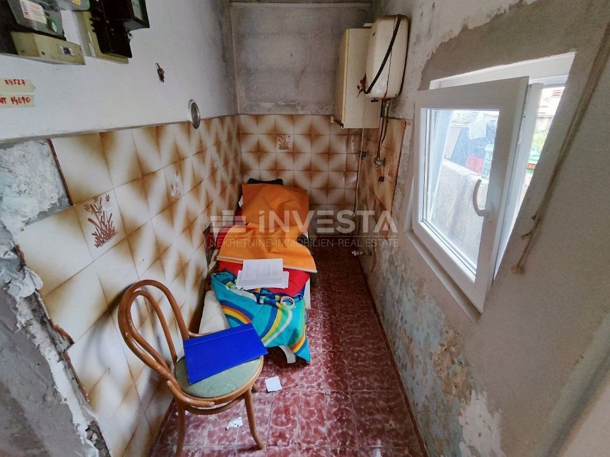 Pula, Šijana, stanovanje za obnovo 39 m2 s 128 m2 dvorišča