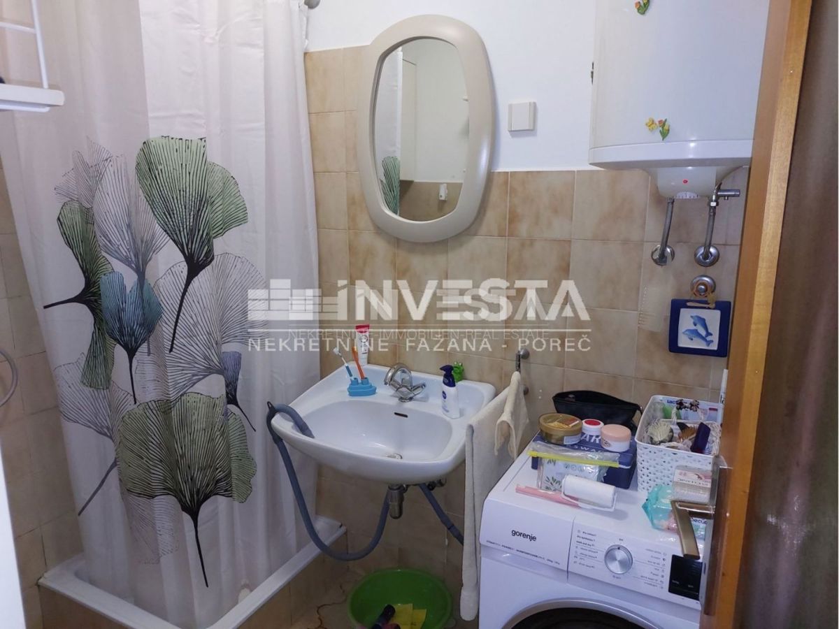 Poreč, prostorna hiša na odlični lokaciji s pogledom na morje, 3 apartmaji