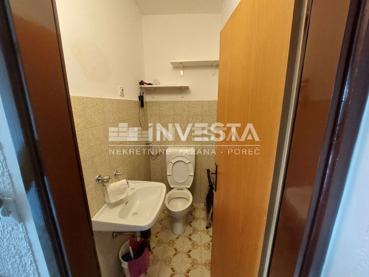 Poreč, prostorna hiša na odlični lokaciji s pogledom na morje, 3 apartmaji