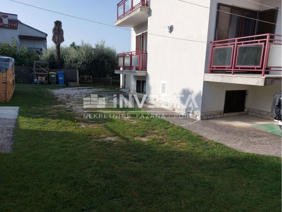 Poreč, prostorna hiša na odlični lokaciji s pogledom na morje, 3 apartmaji