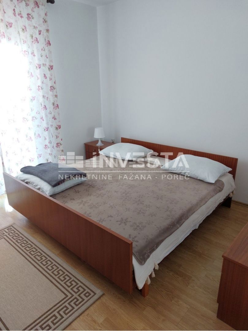 Poreč, prostorna hiša na odlični lokaciji s pogledom na morje, 3 apartmaji