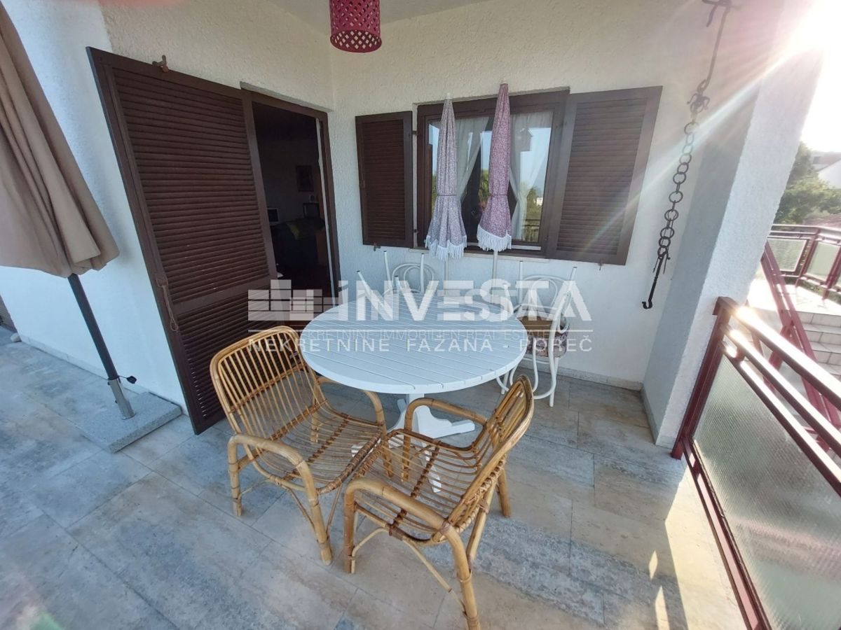 Poreč, prostorna hiša na odlični lokaciji s pogledom na morje, 3 apartmaji