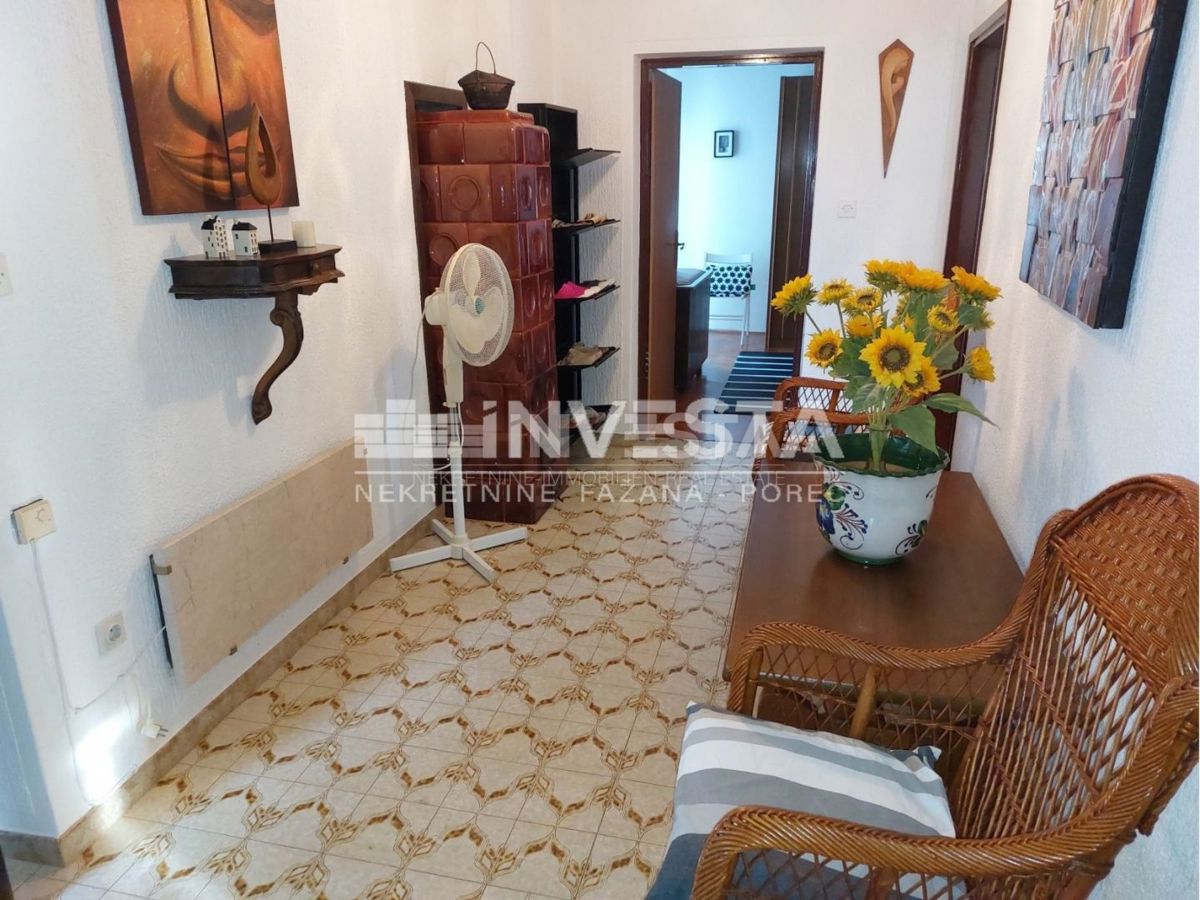 Poreč, prostorna hiša na odlični lokaciji s pogledom na morje, 3 apartmaji