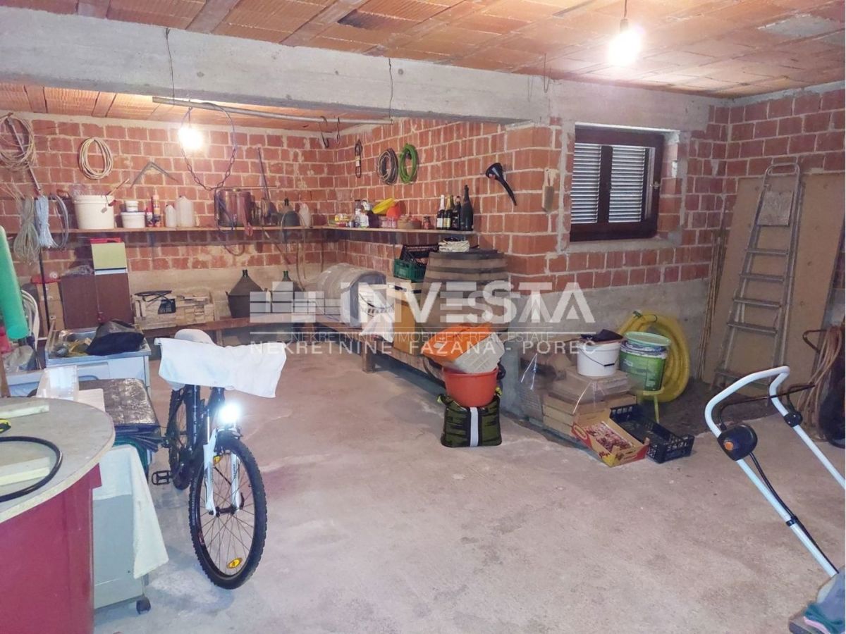 Poreč, prostorna hiša na odlični lokaciji s pogledom na morje, 3 apartmaji