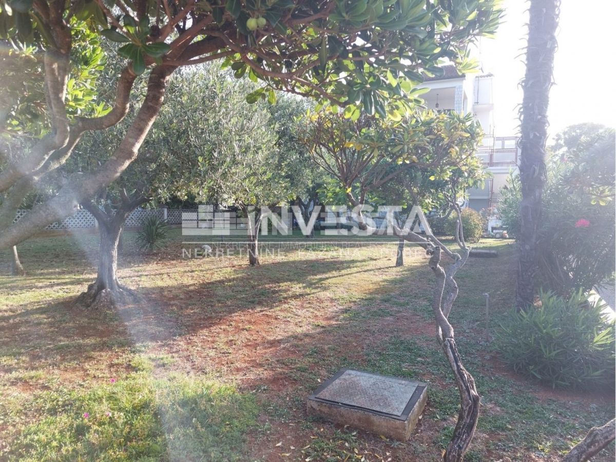 Poreč, prostorna hiša na odlični lokaciji s pogledom na morje, 3 apartmaji