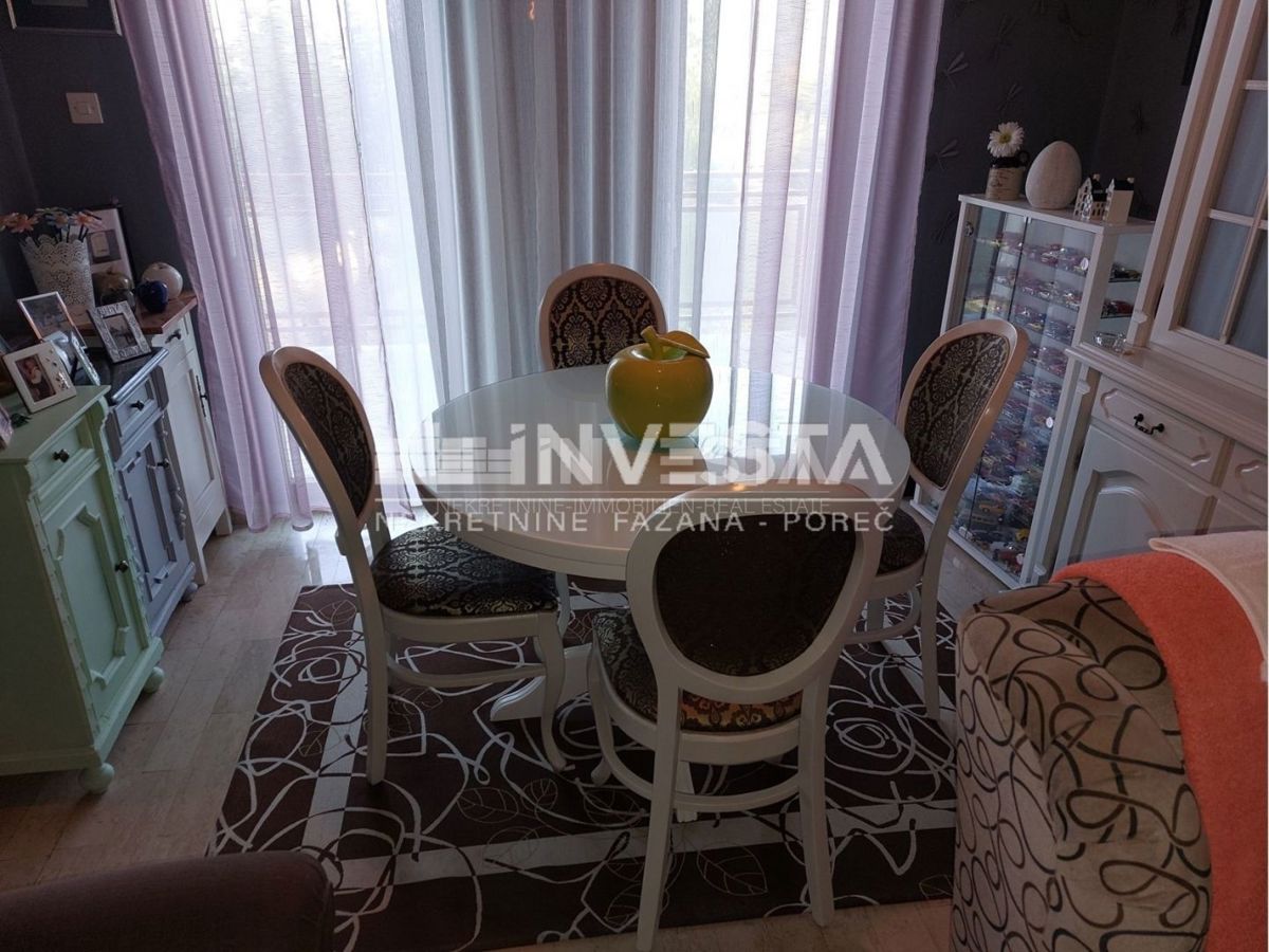 Poreč, prostorna hiša na odlični lokaciji s pogledom na morje, 3 apartmaji