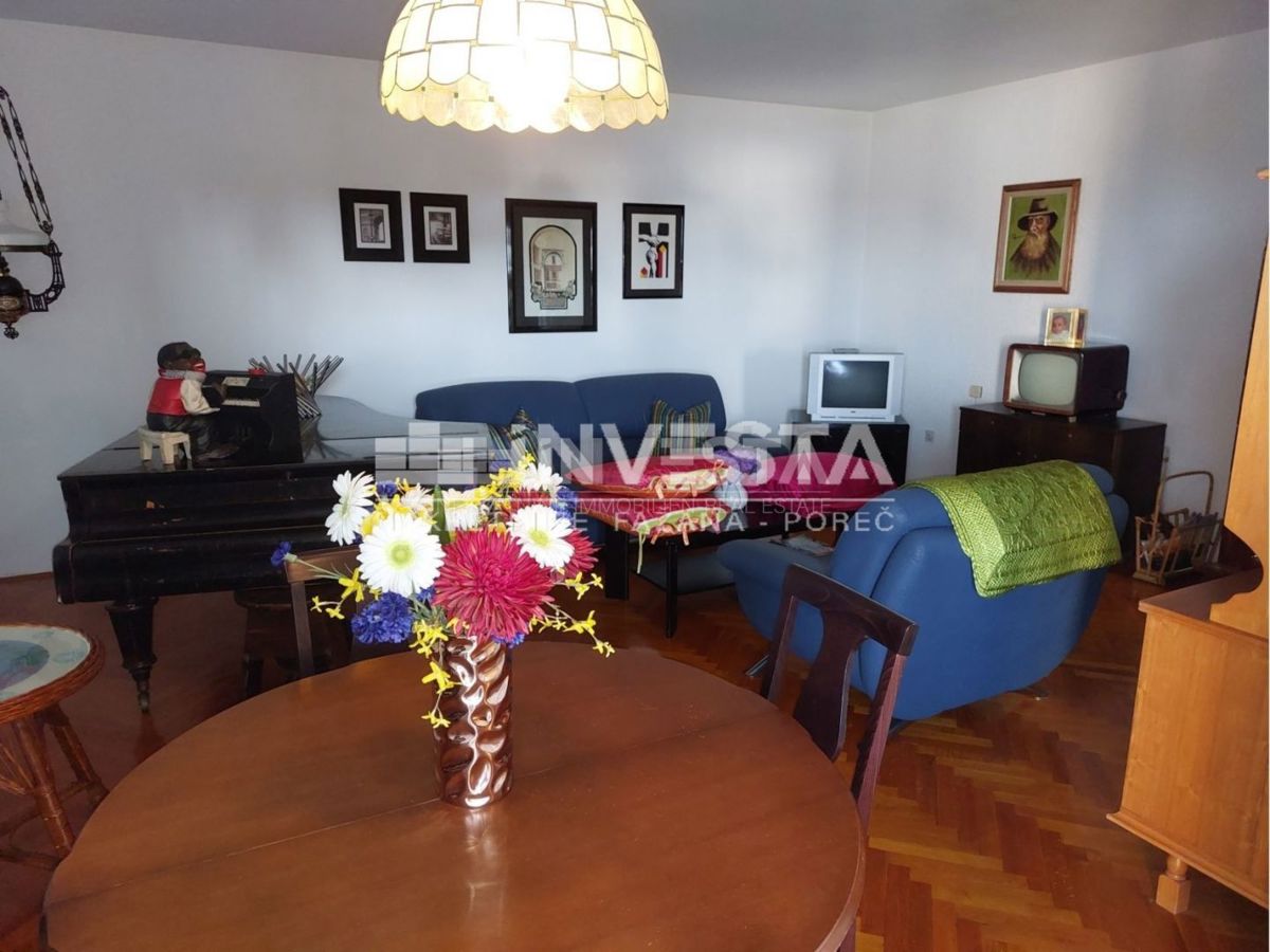 Poreč, prostorna hiša na odlični lokaciji s pogledom na morje, 3 apartmaji
