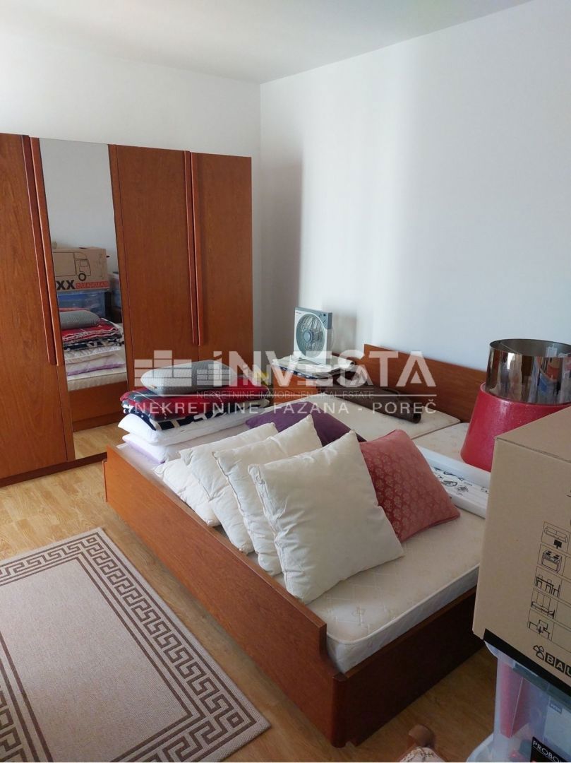 Poreč, prostorna hiša na odlični lokaciji s pogledom na morje, 3 apartmaji