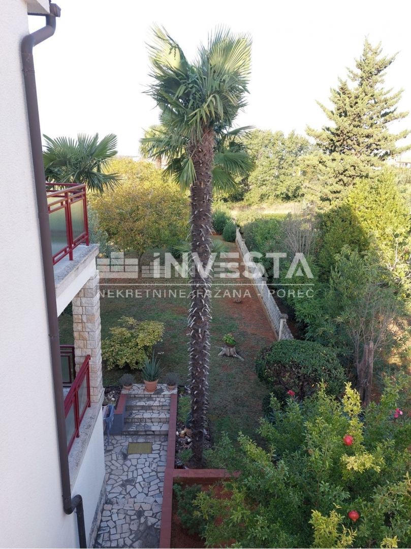 Poreč, prostorna hiša na odlični lokaciji s pogledom na morje, 3 apartmaji